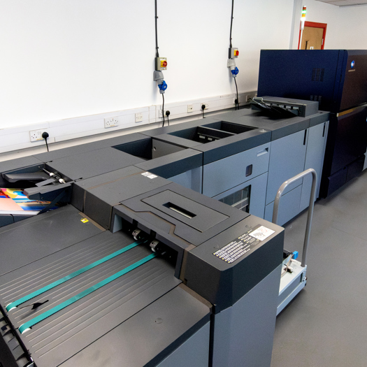 KM AccurioPress c12000e in operation