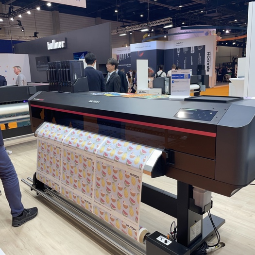 The XpertJet 1682SR Pro is optimised for textile and soft signage applications